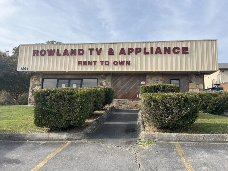 REAL ESTATE: ONLINE ONLY AUCTION, ESTATE OF WAYNE ROWLAND: 4,000 SF COMMERCIAL BUILDING IN KNOXVILLE